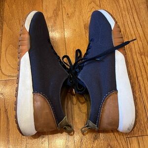 Walking shoes by Aldo😎